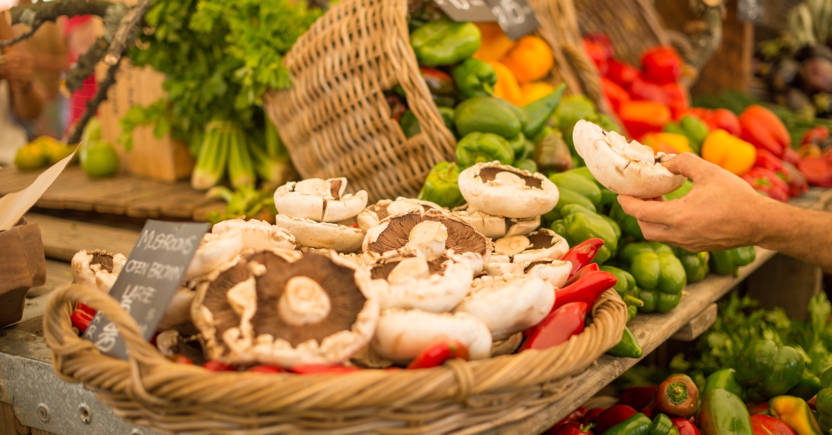 mushrooms and fresh vegetables 