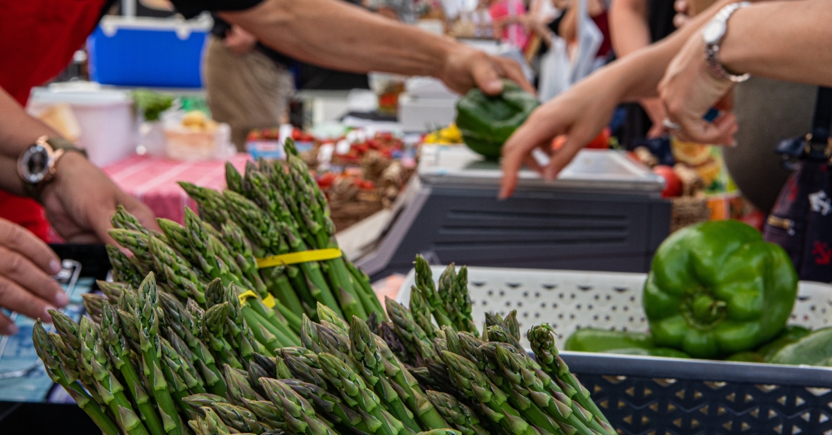 organic produce at farmers market