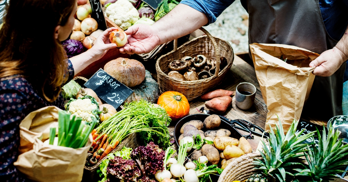 people buying fresh organic vegetable