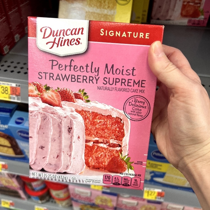 Duncan Hines Moist Strawberry Cake Mix