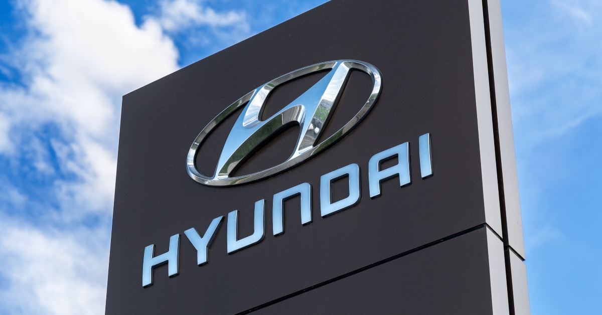 hyundai dealership sign