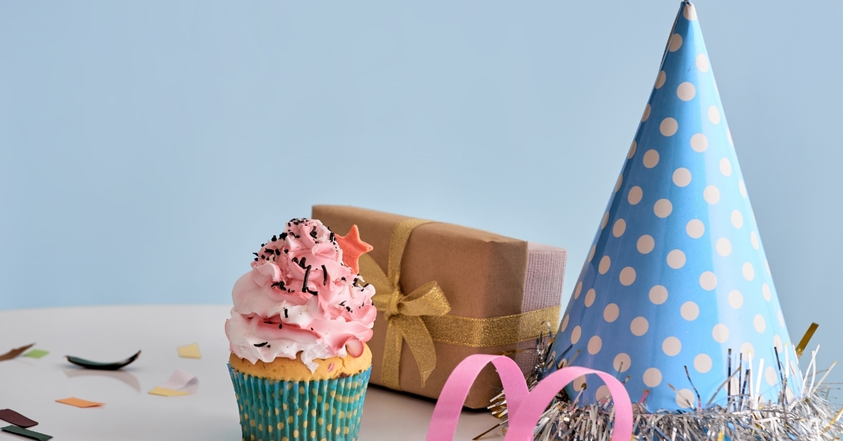 birthday party background with cupcake