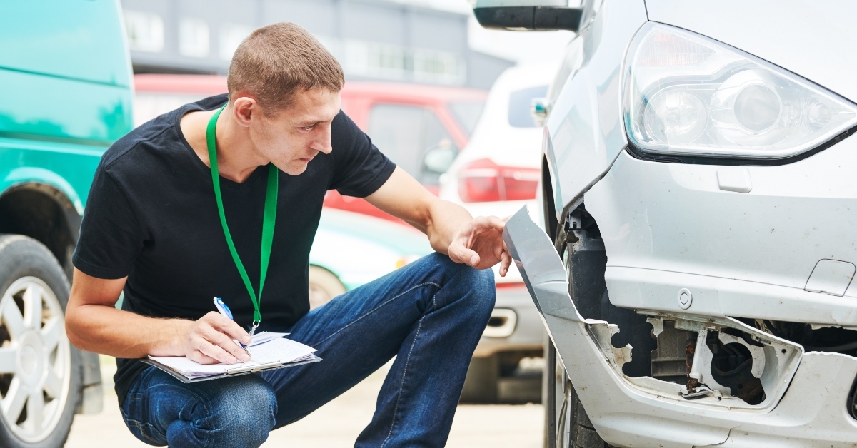 agent recording car damage 