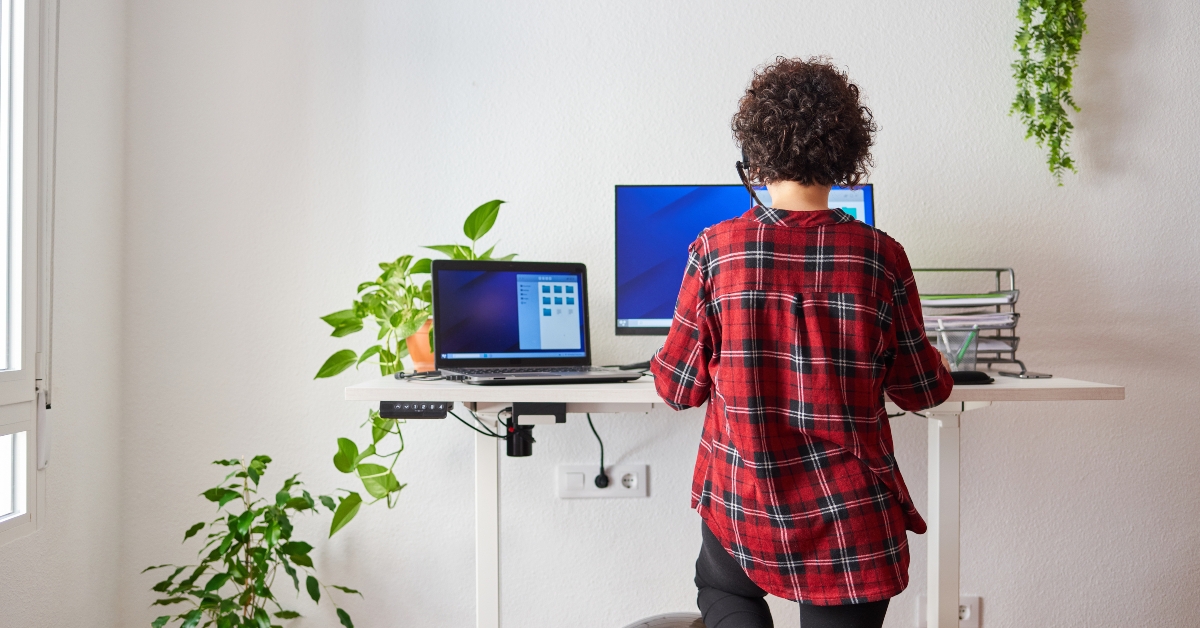 teleworking on adjustable standing desk