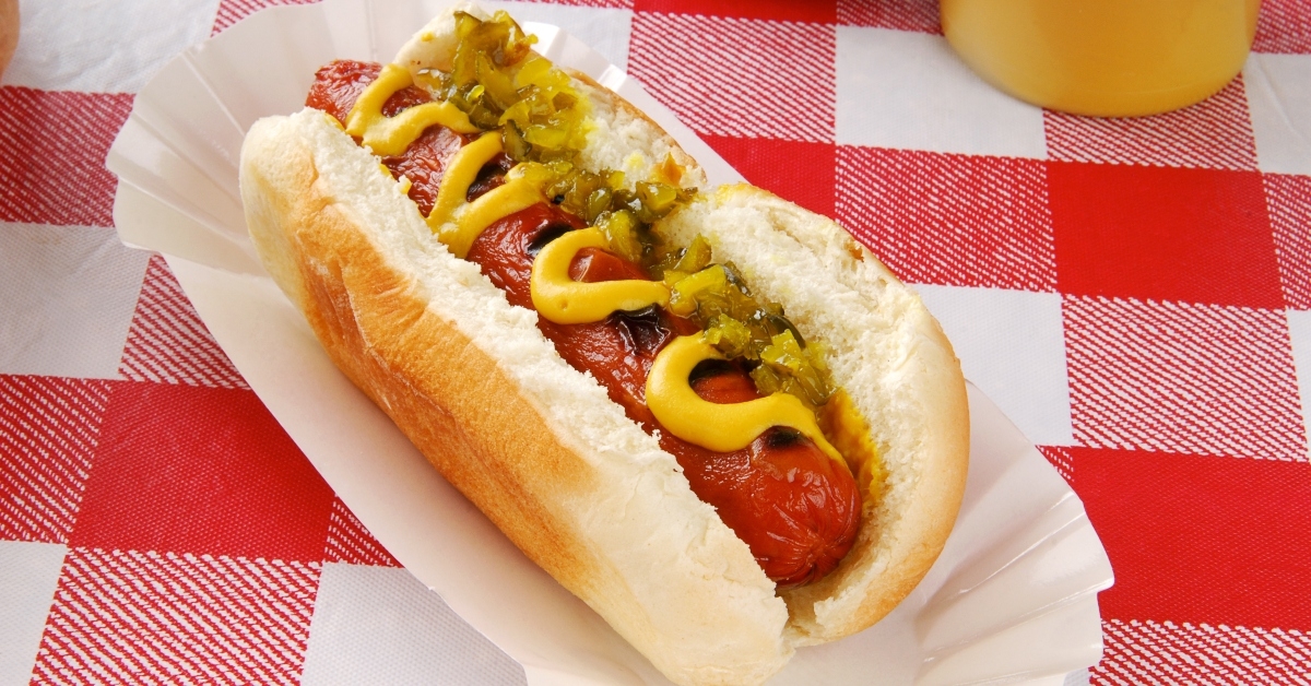 hot dog with relish