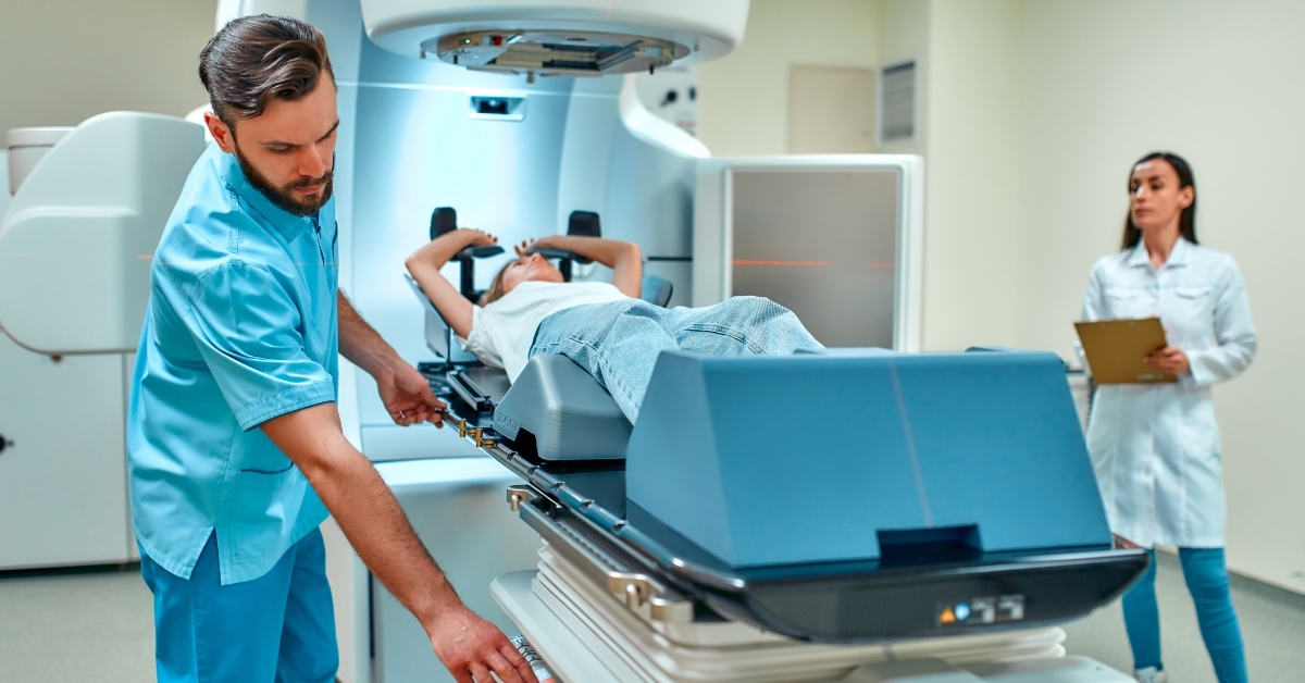 woman undergoing radiation therapy with doctors