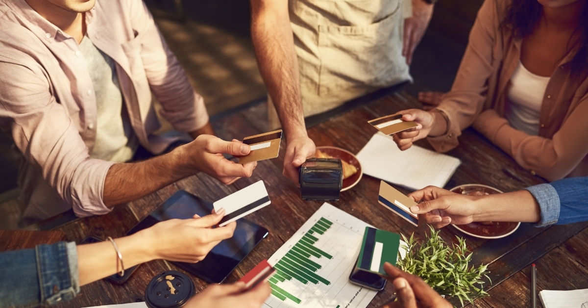 friends paying at coffee shop