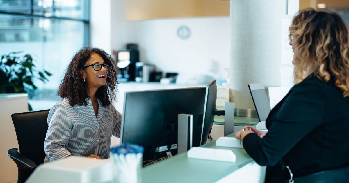 administrator assisting a woman