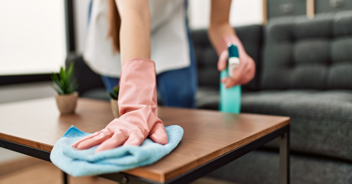 cleaning table using rag 