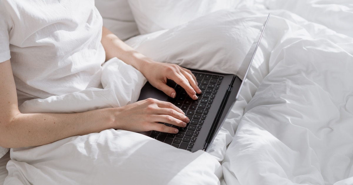 travel blogger working 