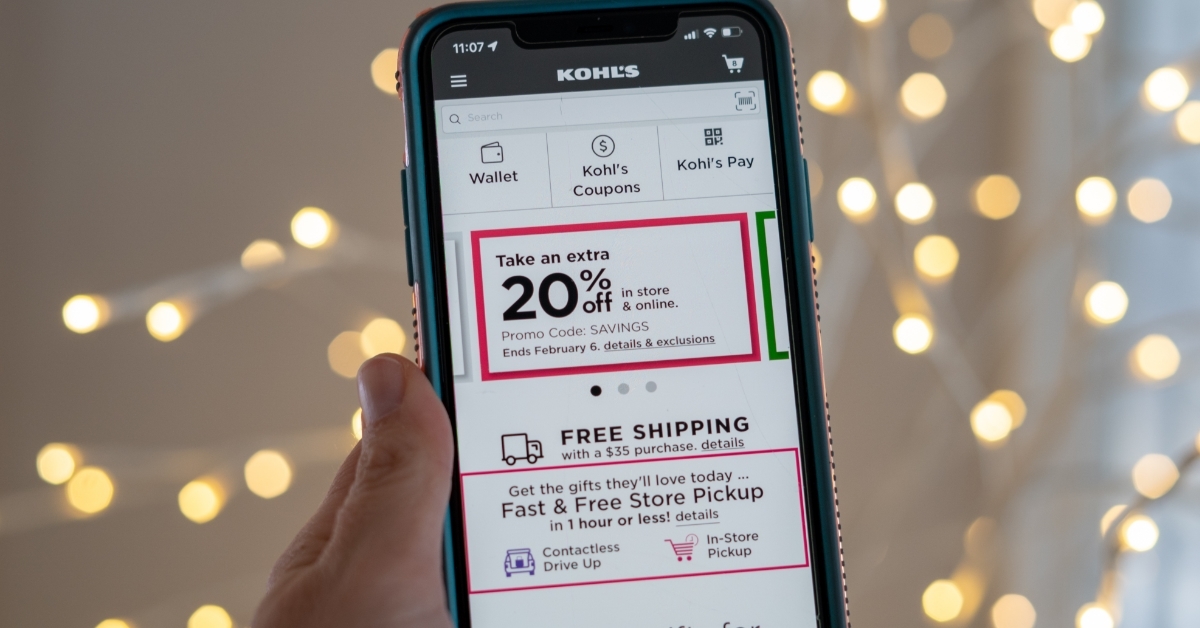 man using Kohls shopping app