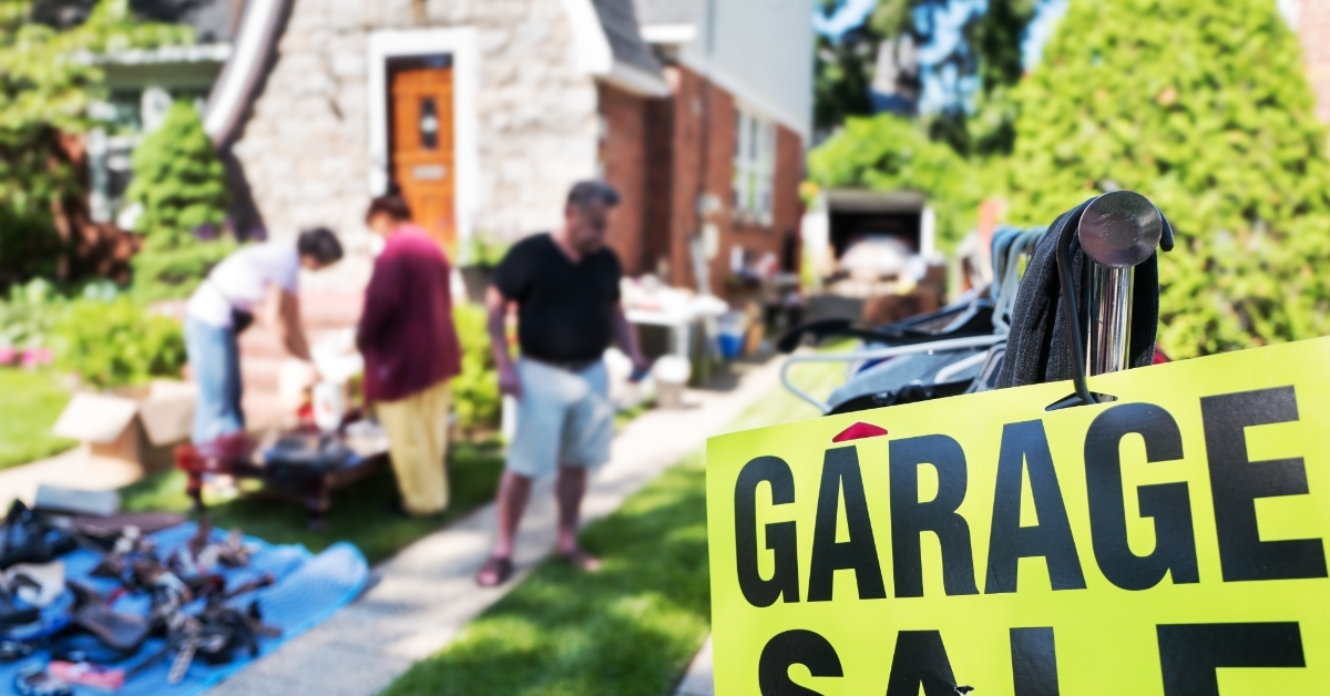 garage sale sign outside house