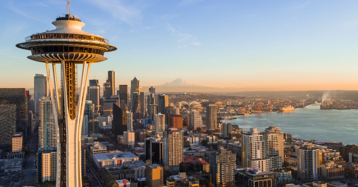seattle skyline at sunset with space needle