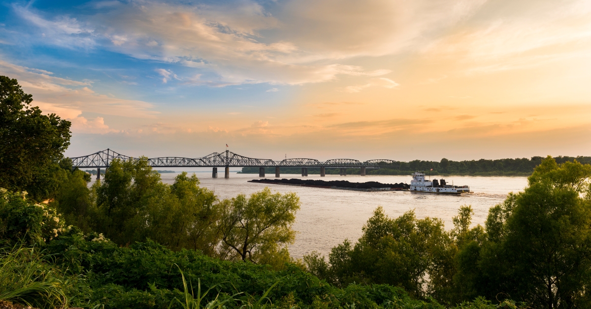 mississippi river and vicksburg bridge