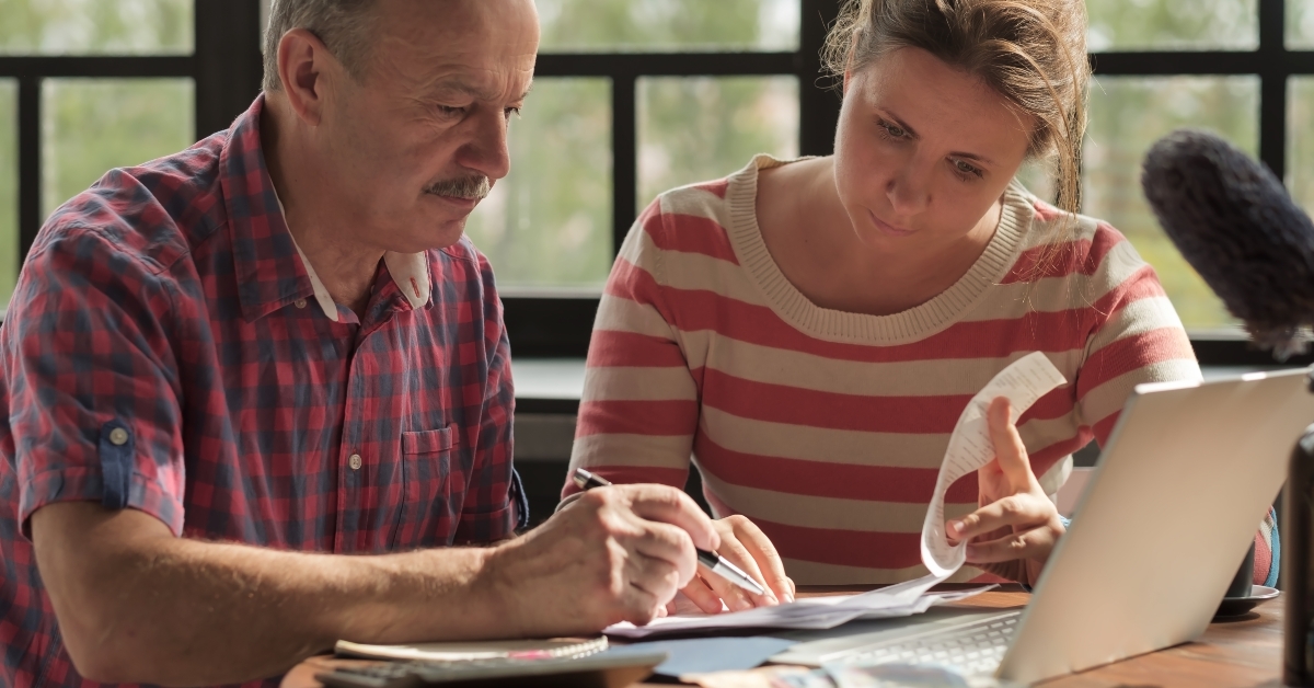 helps her father count money