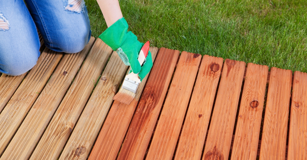 applying protective varnish