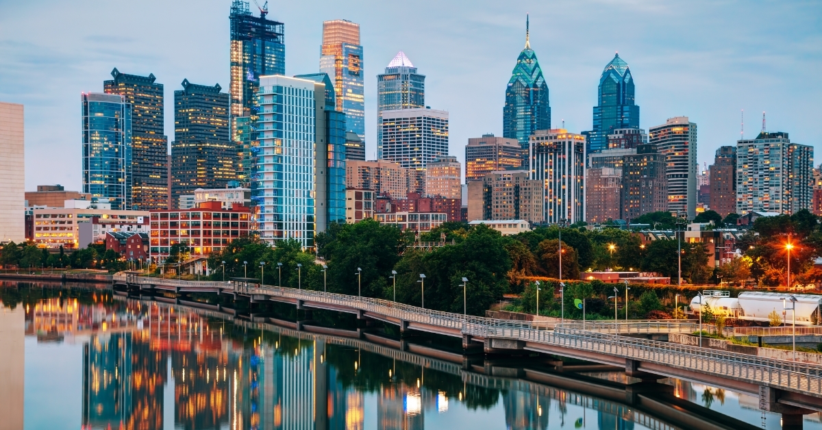 philadelphia skyline at night