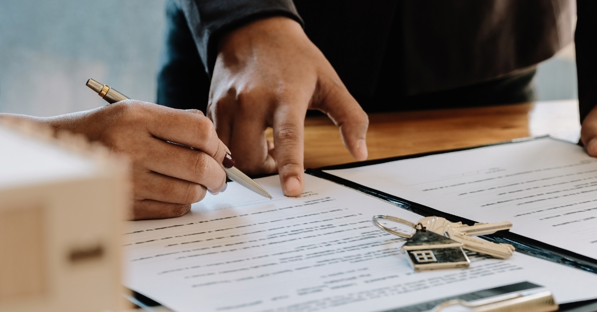 realtor signing contract real estate contract agreement