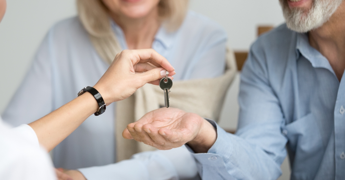Realtor giving senior couple key