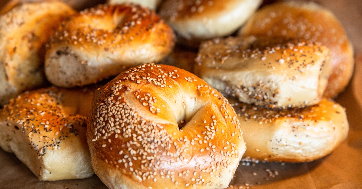 bagels with seeds