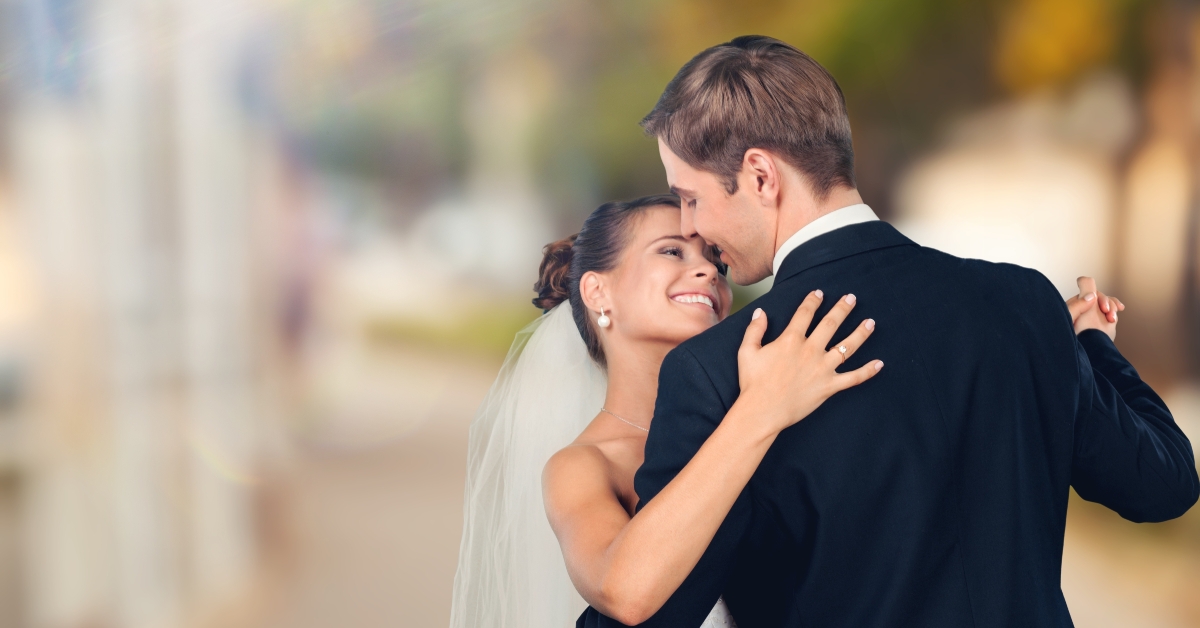 newly-wed couple dancing