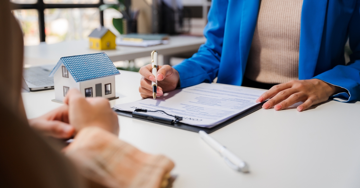 Agent and client negotiating prices