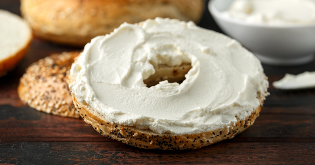 bagels sandwich with cream cheese