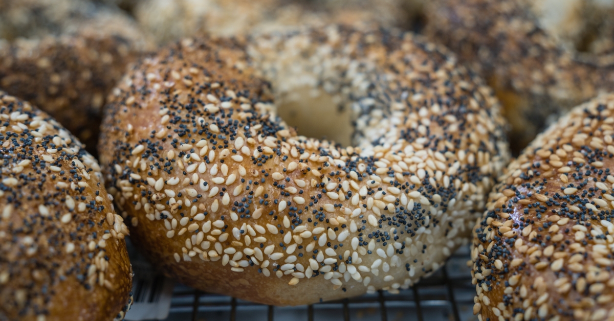  freshly baked everything bagels 