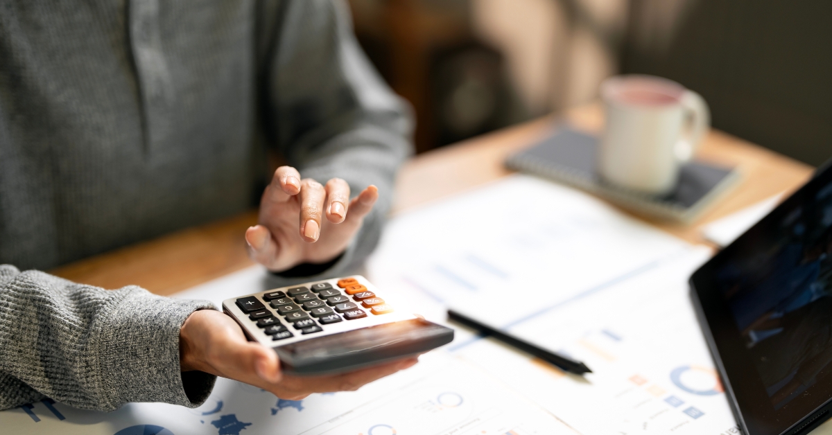 Woman hand using calculator