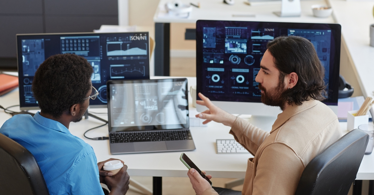 it engineer explaining graphic data