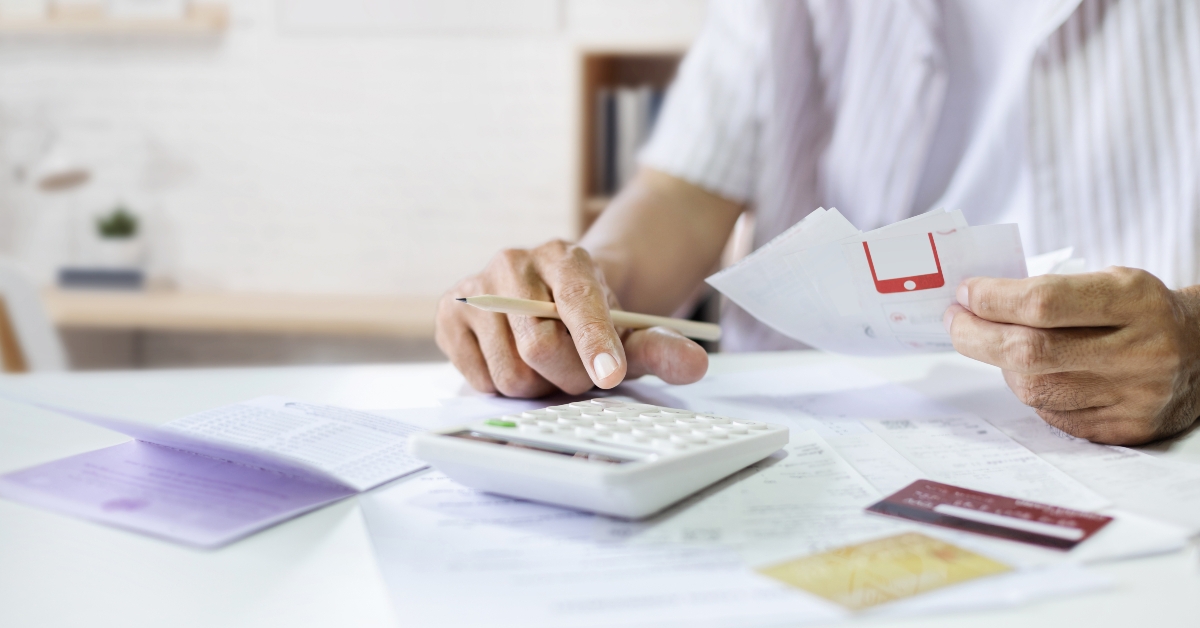 calculate monthly expenses