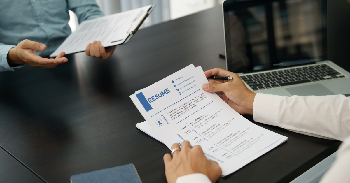 examiner reading a resume