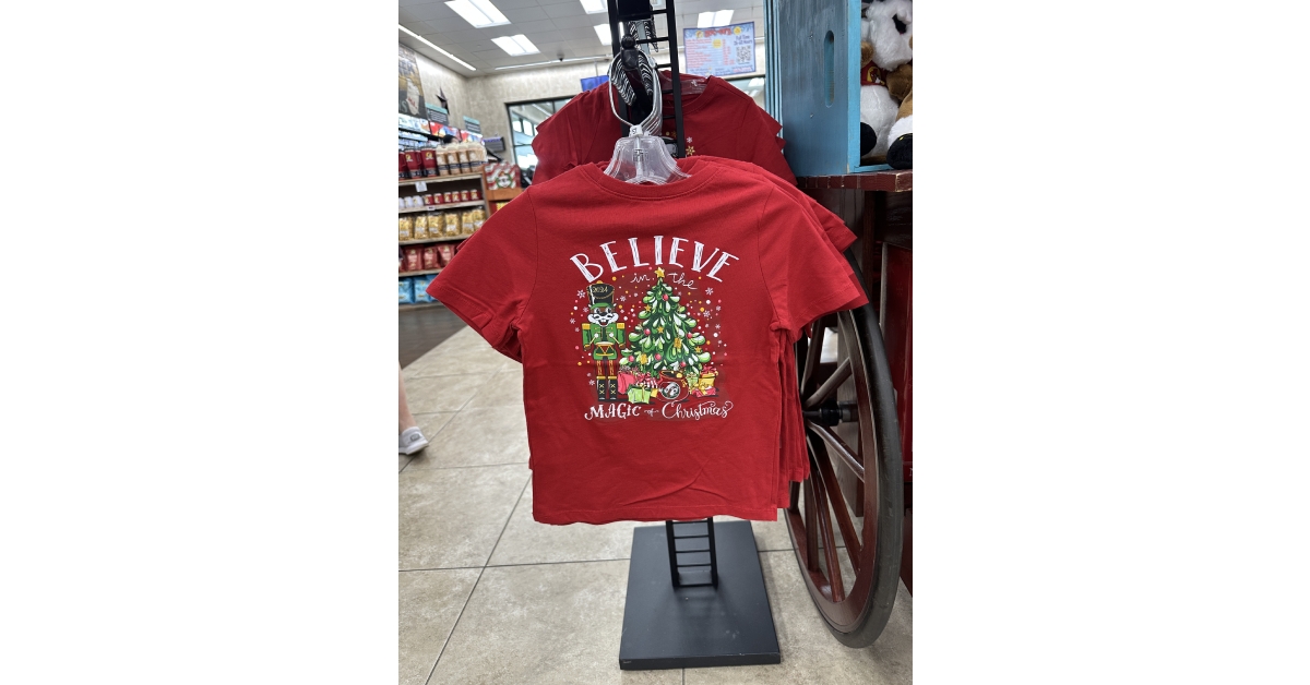 buc-ee’s red tee