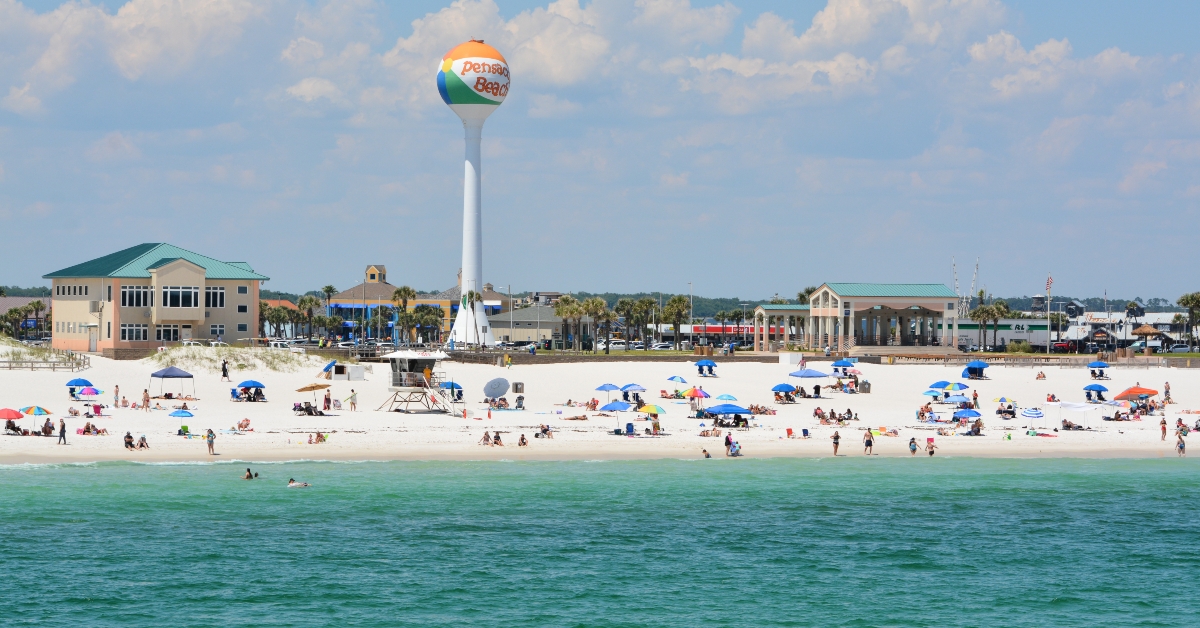 beach goers at pensacola beach