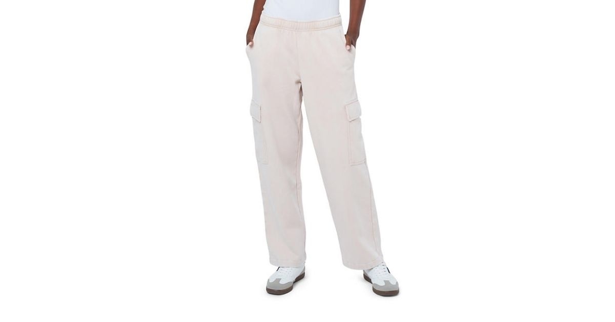 Woman wearing fleece cargo pant