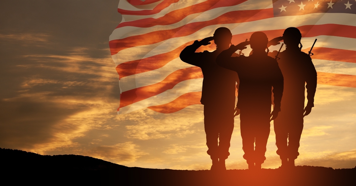 usa army soldiers saluting