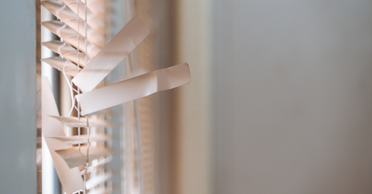 window-blinds-with-a-pull-cord