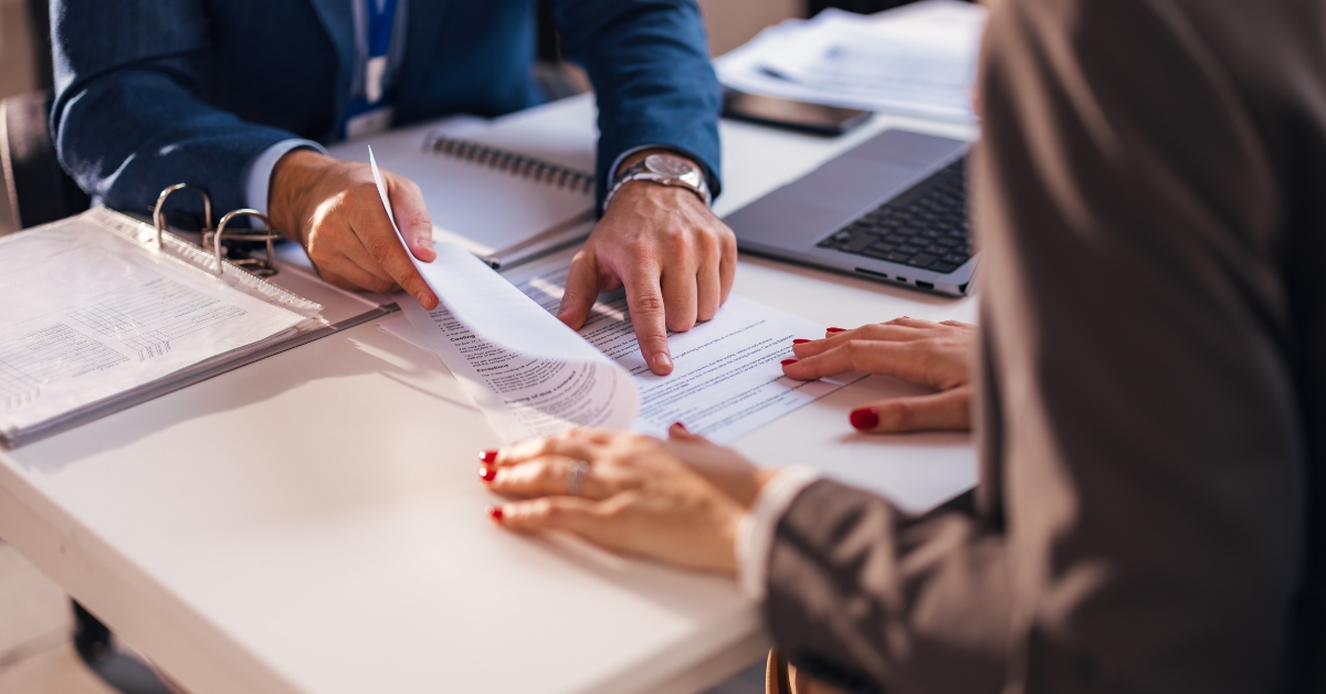 real estate agent closes deal with the client