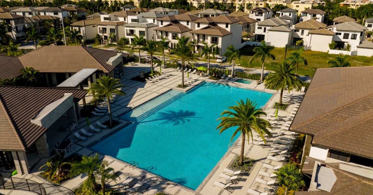 housing community clubhouse and swimming pool 