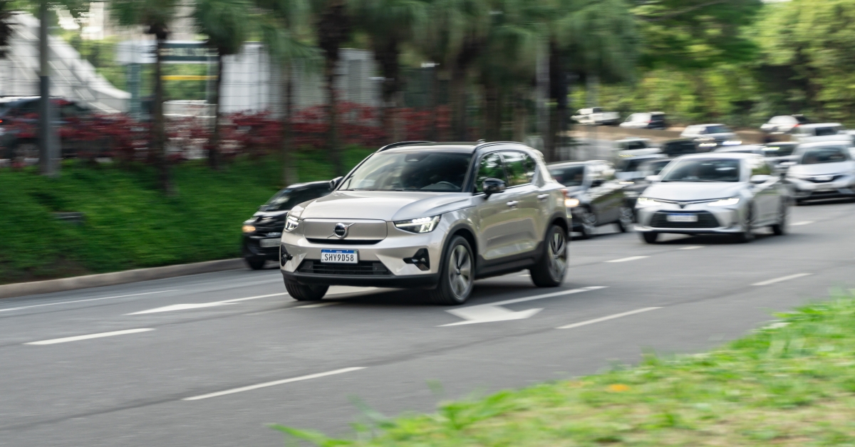 volvo xc40 recharge in city traffic