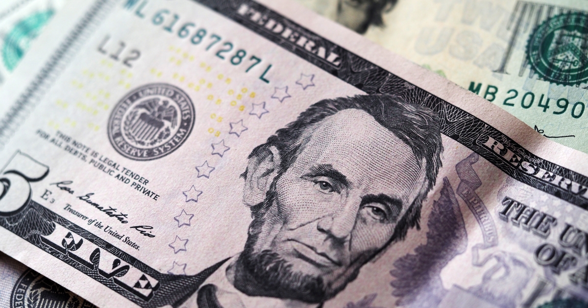 5 dollars bill at fioregraund 