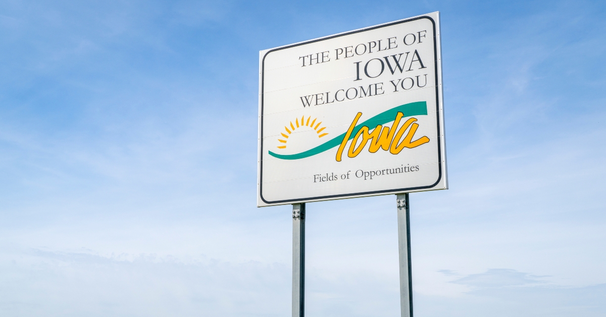 Iowa welcome roadside sign