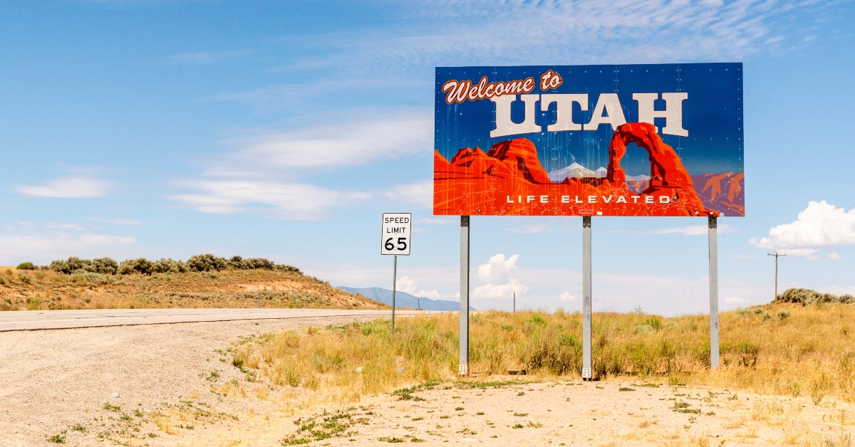 utah state line sign