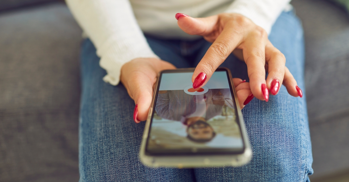 man's profile photo on dating app