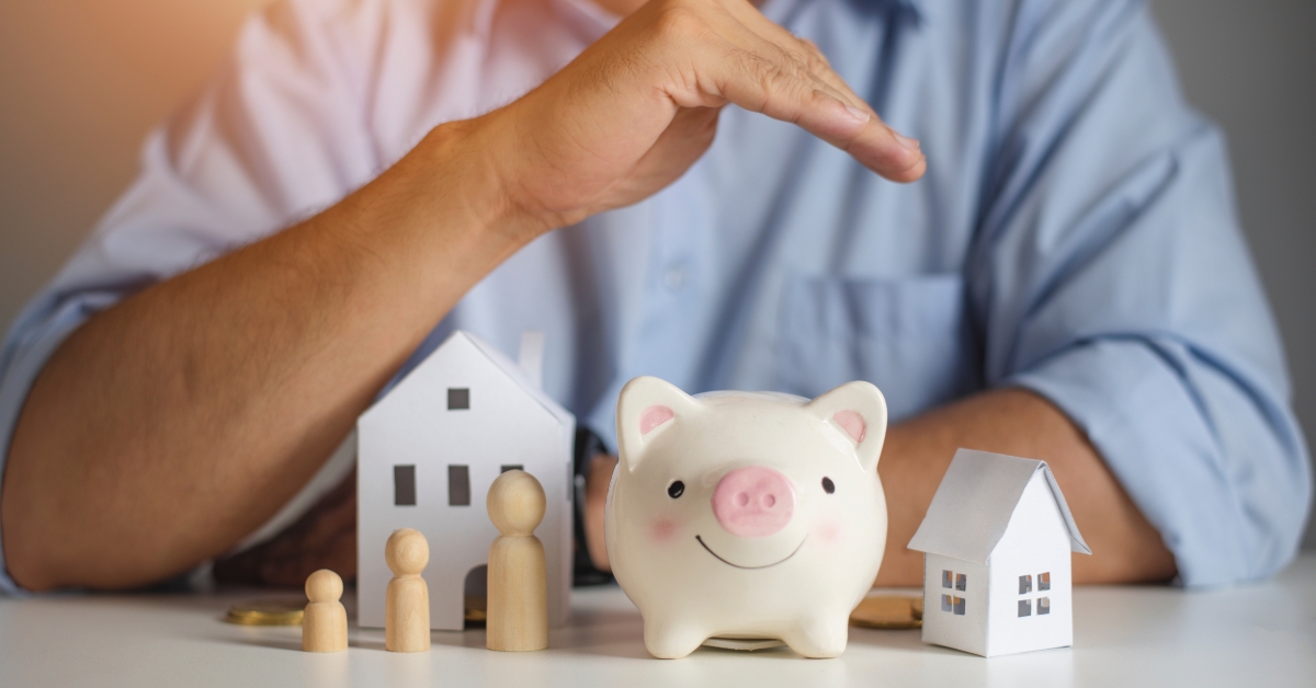 agent hands over piggy bank