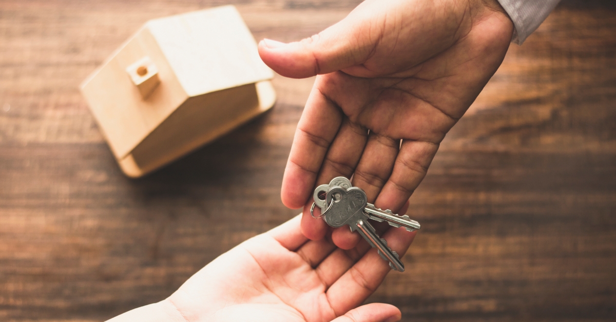 banker agency gives house key