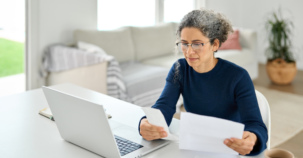 mature lady paying bills online