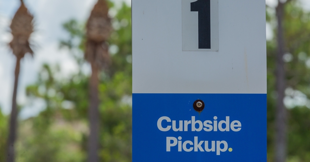 curbside pickup sign