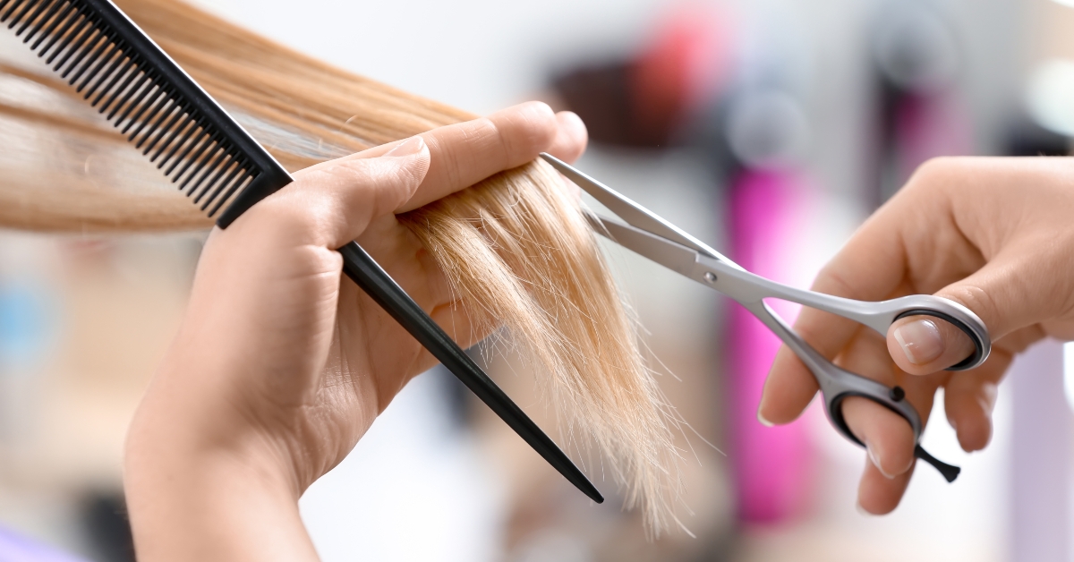 hairdresser cutting clients