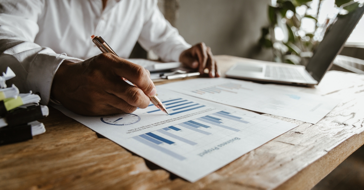 financial analyst documents include charts